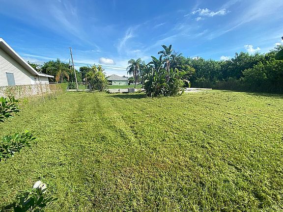 3rd image of 428 SW Crawfish Dr