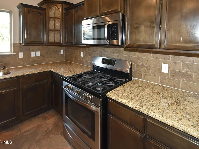 300 Saltford Pl — Photo 16