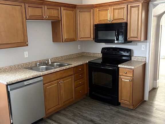 4th image of 672 N 200 W APT 1