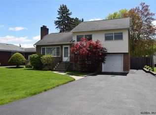 35 Swartson Ct, Albany, NY 12209
