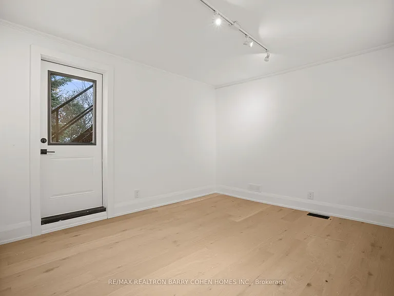 231 Macpherson Ave — Photo 34