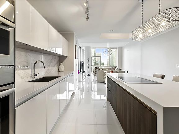 5th image of 851 NE 1st Ave #1611A