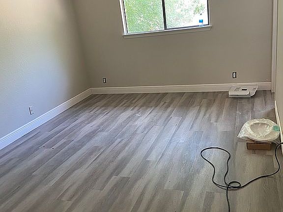 2nd image of 7515 Lago Frio