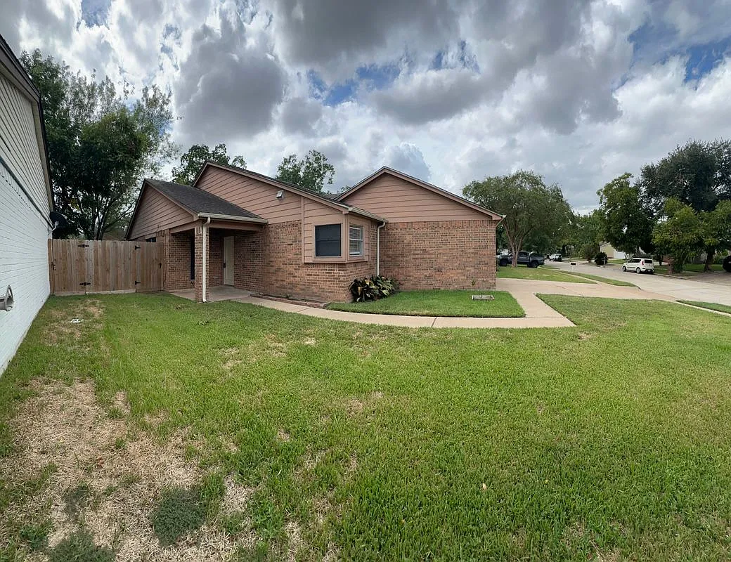 3 bed, 2.0 bath, 1264 sqft, $1,790 — Photo 2