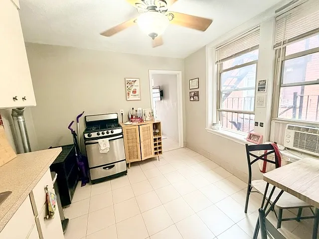 25 Sheafe St #4R — Photo 3