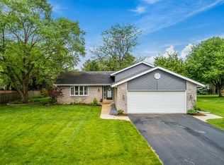 2186 Bordeaux Dr, Rockford, IL 61107