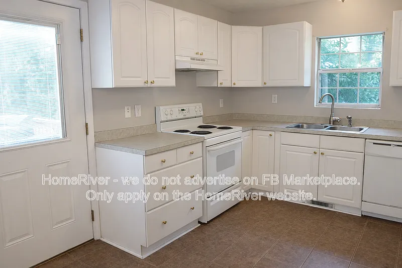 3 bed, 2.0 bath, 1400 sqft, $1,400 — Photo 3