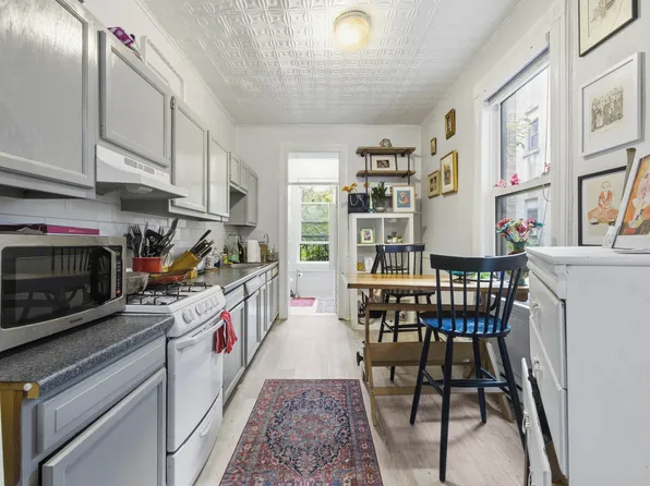 570 Jersey Avenue image 14 of 37