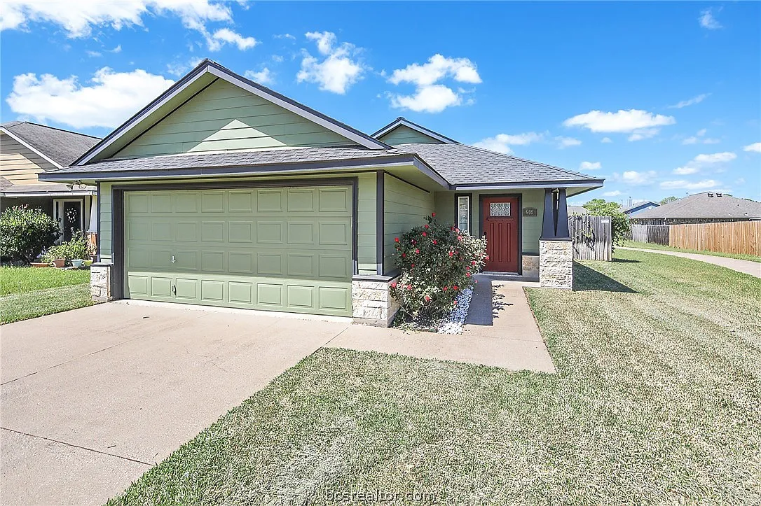 Building Photo - 916 Crested Point Dr