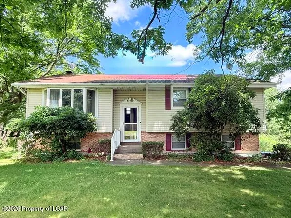 30 Mount Top Ct, Hazle Township, PA 18202