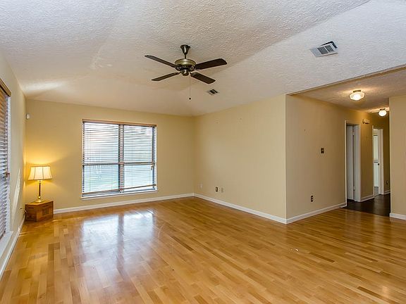 5th image of 2501 Fredericksburg Dr