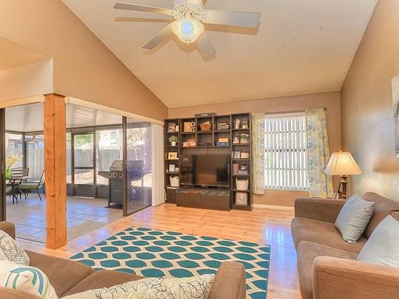 4th image of 15618 Deerglen Dr
