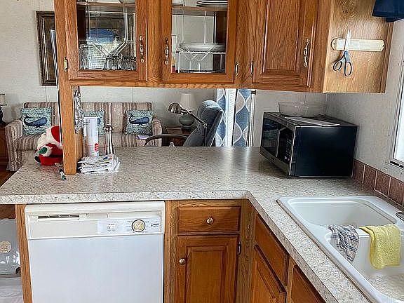 3rd image of 30 Waterford Ln