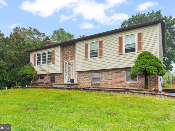 6221 Hocker Dr, Harrisburg, PA 17111