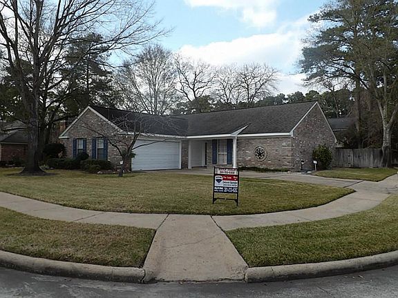 Great corner lot oversized and walking distance to subdivision park.