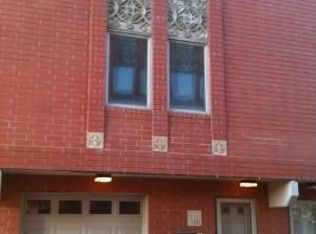 1042 Susan Collins Ln, Oak Park, IL 60302