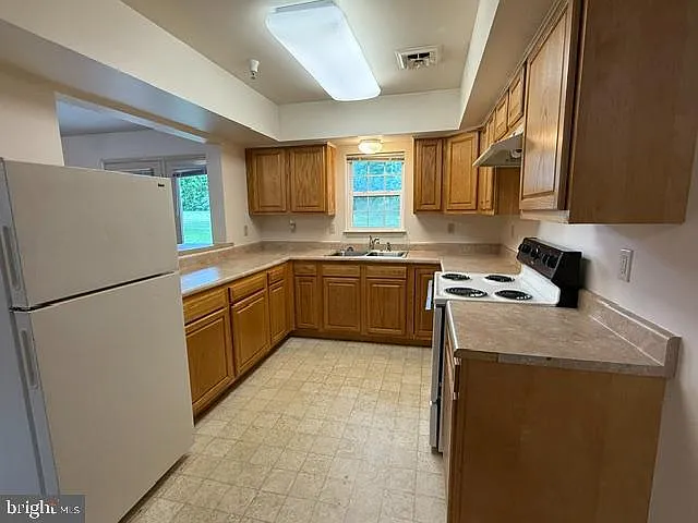 4 bed, 2.5 bath, $1,550 — Photo 4