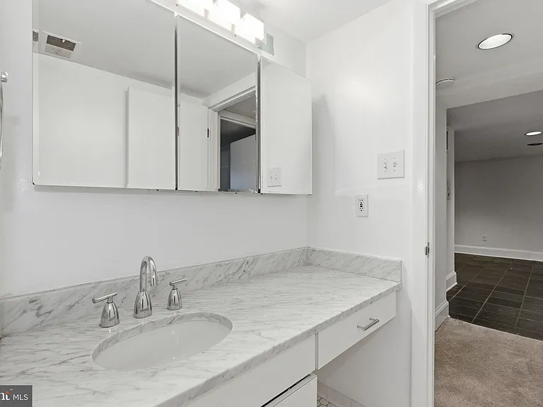 308 E Capitol St NE #11 — Photo 28