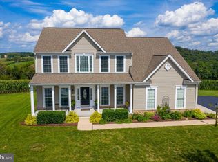 7603 Grand Lake Dr, Seven Valleys, PA 17360