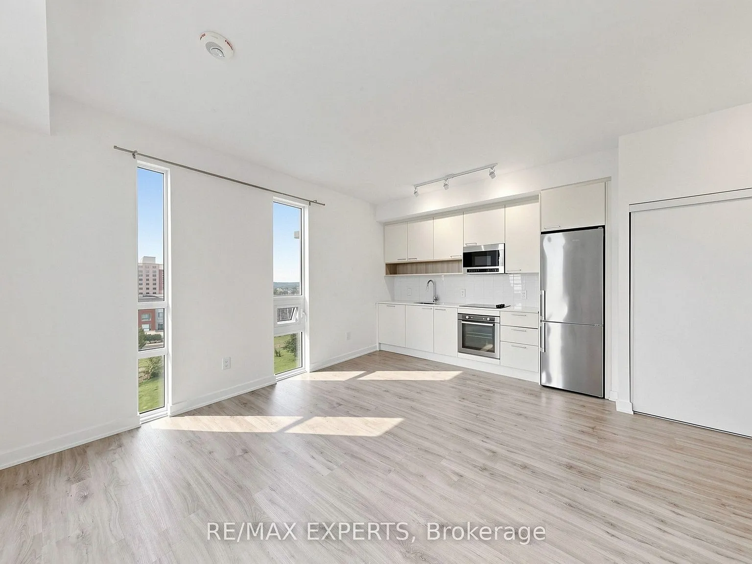 2 bed, $2,600 — Photo 4