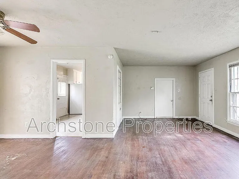 1614 SW 41st St — Photo 8
