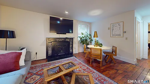 584 Chapel St Photo 1