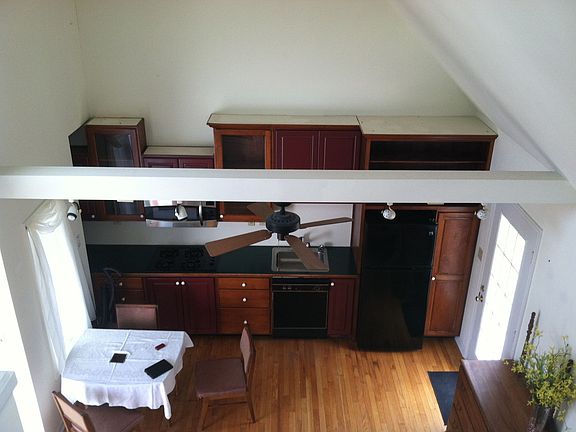 4th image of 111 Deer Hill Ct