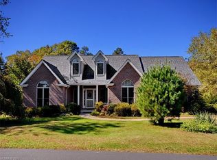 51 Classic Oaks Cir, Hendersonville, NC 28792