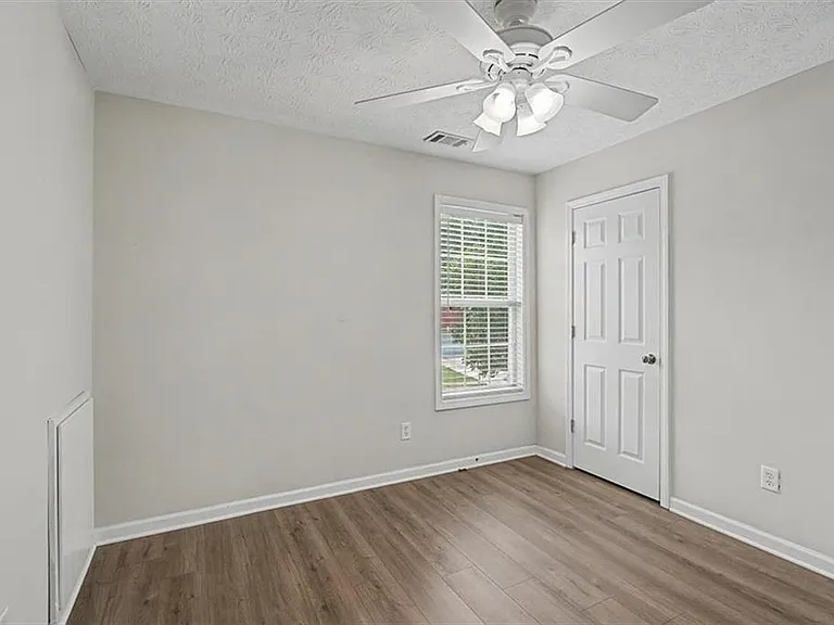 665 Peachtree Trails Dr — Photo 19