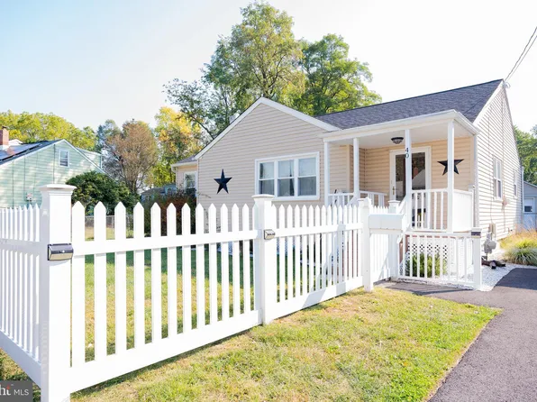 40 Tinker Dr, Mount Holly, NJ 08060