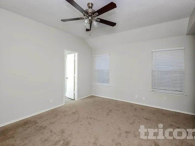 516 Cambridge Dr — Photo 7