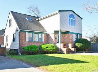 2600 Babylon Rd, Merrick, NY 11566