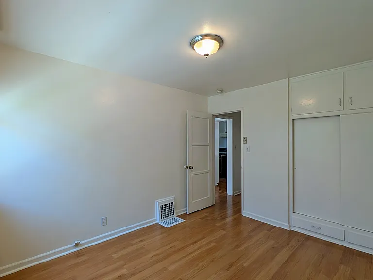 Bedroom - view 2