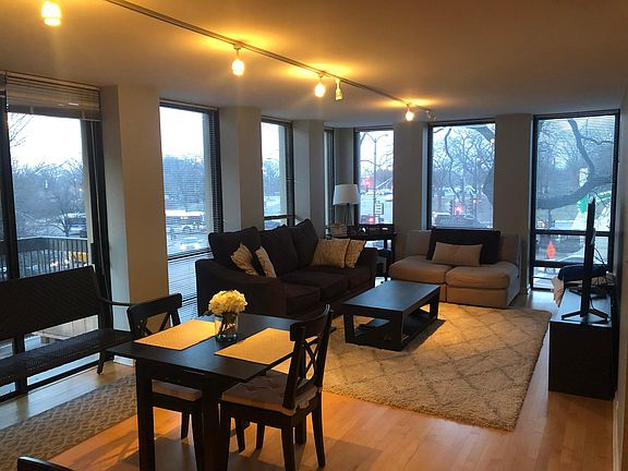3rd image of 1660 N La Salle St #211