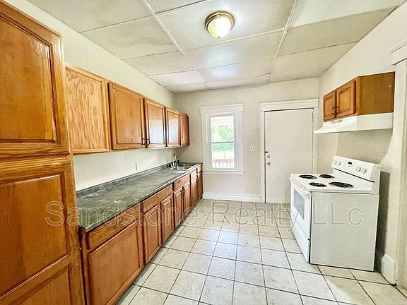 4th image of 1772-1774 E 32nd Ct