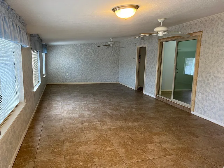 10946 W Canterbury Dr — Photo 25