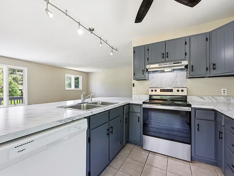 836 Sleepy Hollow Dr #A — Photo 30