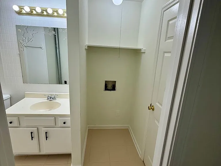 655 Post Oak Rd — Photo 19