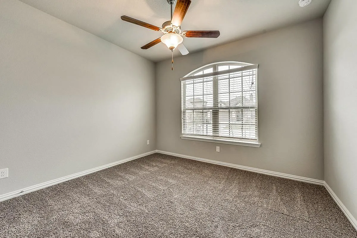 5 bed, 3427 sqft, $3,500 — Photo 4