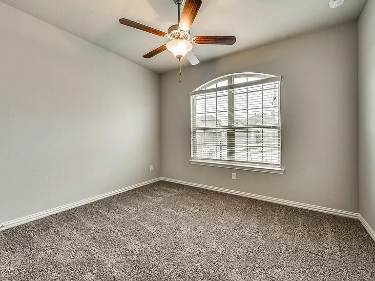 16700 Lincoln Park Ln — Photo 4