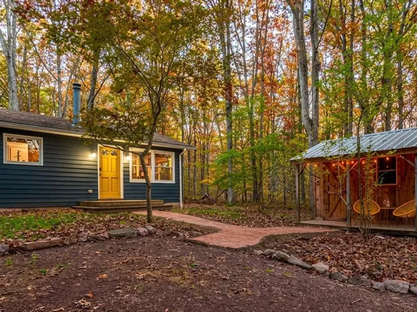 117 White Oaks Rd, Beach Lake, PA 18405