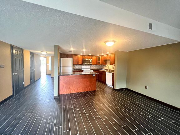 4th image of 372 Schneider Dr Unit 17