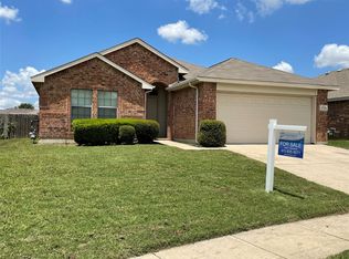 5705 Country Valley Ln, Fort Worth, TX 76179