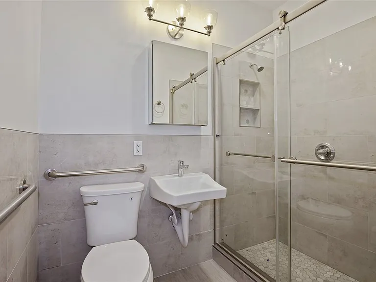 145 Brunswick St #1R — Photo 9