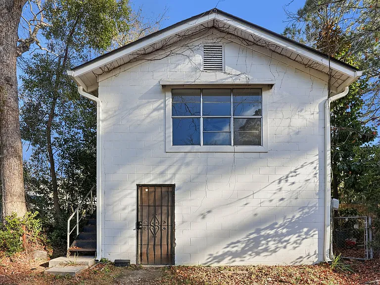 1303 E 33rd St — Photo 1