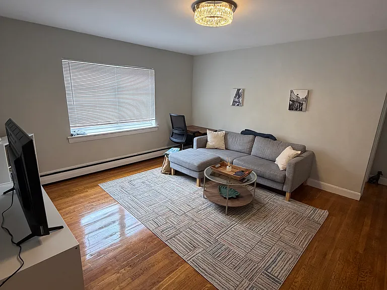 61 Selkirk Rd #8 — Photo 1