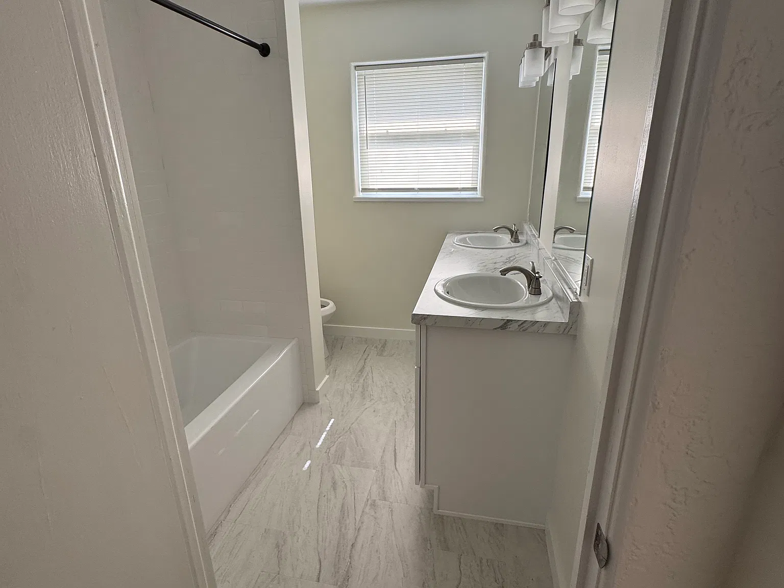 3 bed, 1200 sqft, $3,200 — Photo 3