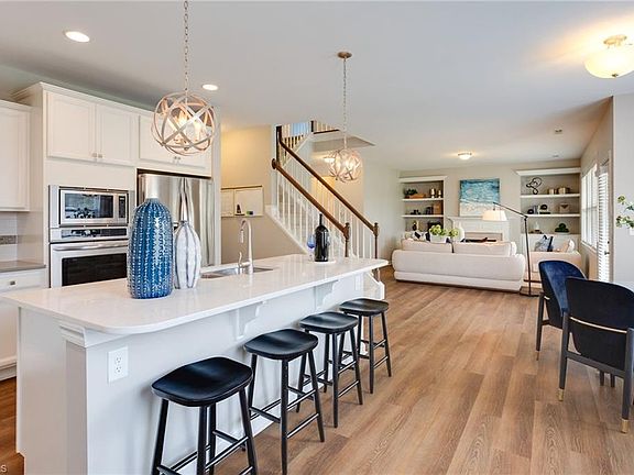 5th image of 821 Blue Moon Ct
