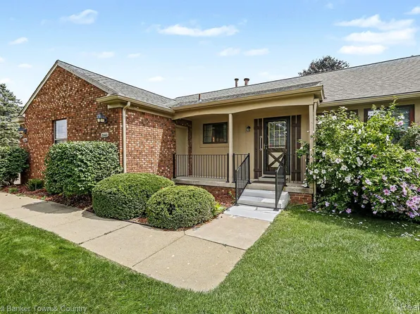 12460 Cambridge Blvd, South Lyon, MI 48178