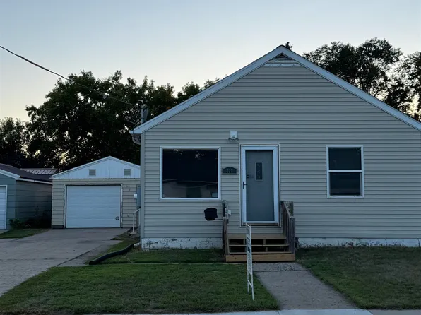 521 13th St NW, Minot, ND 58703